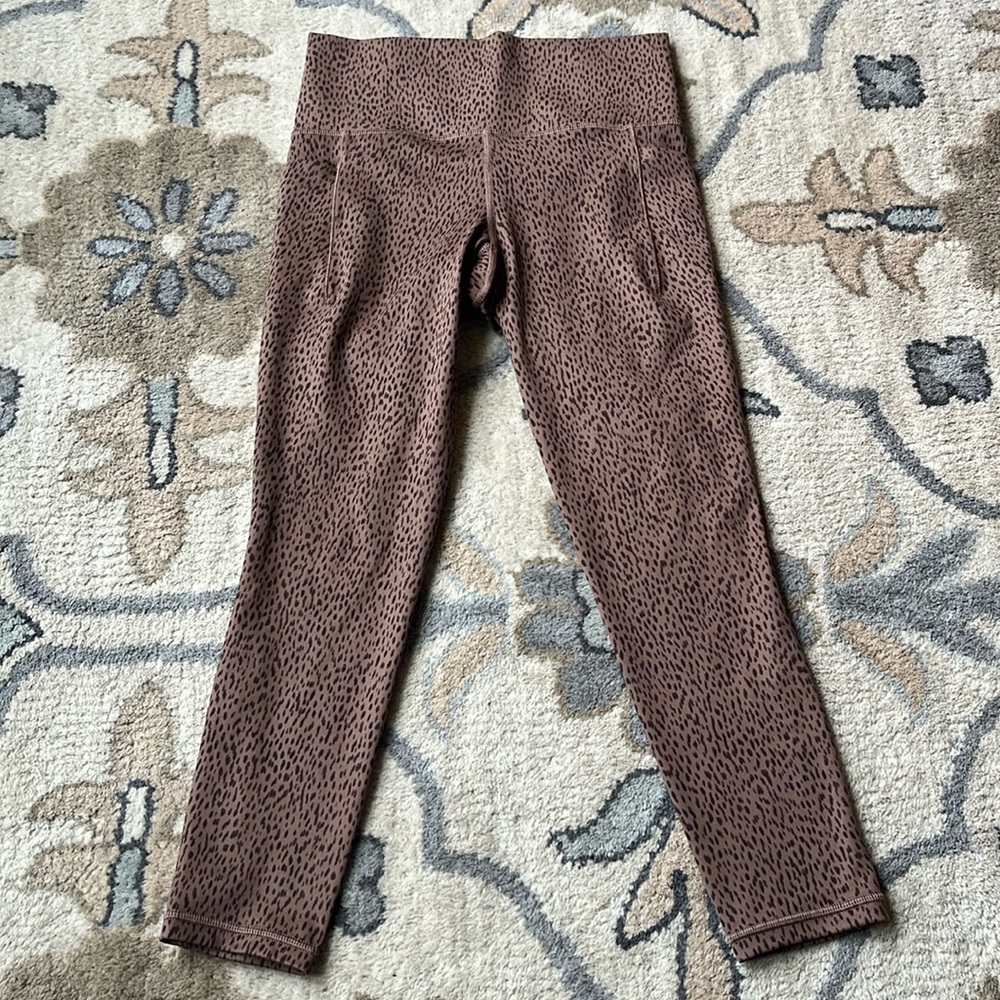 Athleta Salutation Stash Shanti Animal Print 7/8 Tight